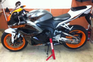 abba Superbike Stand on Honda CBR600RR