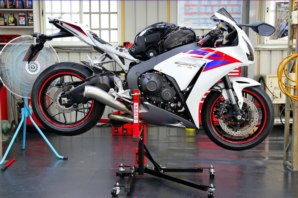 abba Sky Lift fitted to Honda CBR1000RR Fireblade