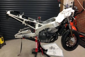 abba Sky Lift used for Honda Fireblade rear end removal pt. 3